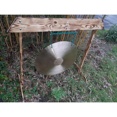 Gongállvány fából 50 cm gonghoz égetett hatással, kristályberakással