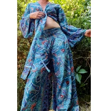 Boho Fashion két részes fesztiválruha bő fazonú, magas derekú nadrággal, bő szabású hosszú ujjú fölsővel világoskék színben 