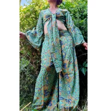 Boho Fashion két részes fesztiválruha bő fazonú, magas derekú nadrággal, bő szabású hosszú ujjú fölsővel zöld-narancs színben 
