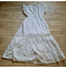 Boho Fashion enyhén bővülő, hosszú fazonú, mell alatt húzott fehér hímzéssel díszített rövidujjú ruha 