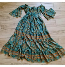 Boho Fashion világos zöld-narancs mintás földig érő ruha, mell alatt húzott, bővülő ujjú fazonnal 