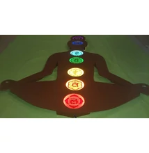 Meditáló ülő nő csakraszimbólumokkal
