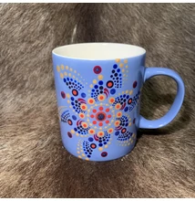Lila színű dotpaint díszítéses bögre, arany-kék-piros mandala mintázattal