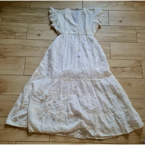 Boho Fashion enyhén bővülő, hosszú fazonú, mell alatt húzott fehér hímzéssel díszített rövidujjú ruha 