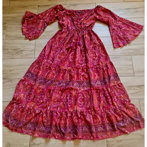 Boho Fashion piros-rózsaszín mintás földig érő ruha, mell alatt húzott, bővülő ujjú fazonnal 