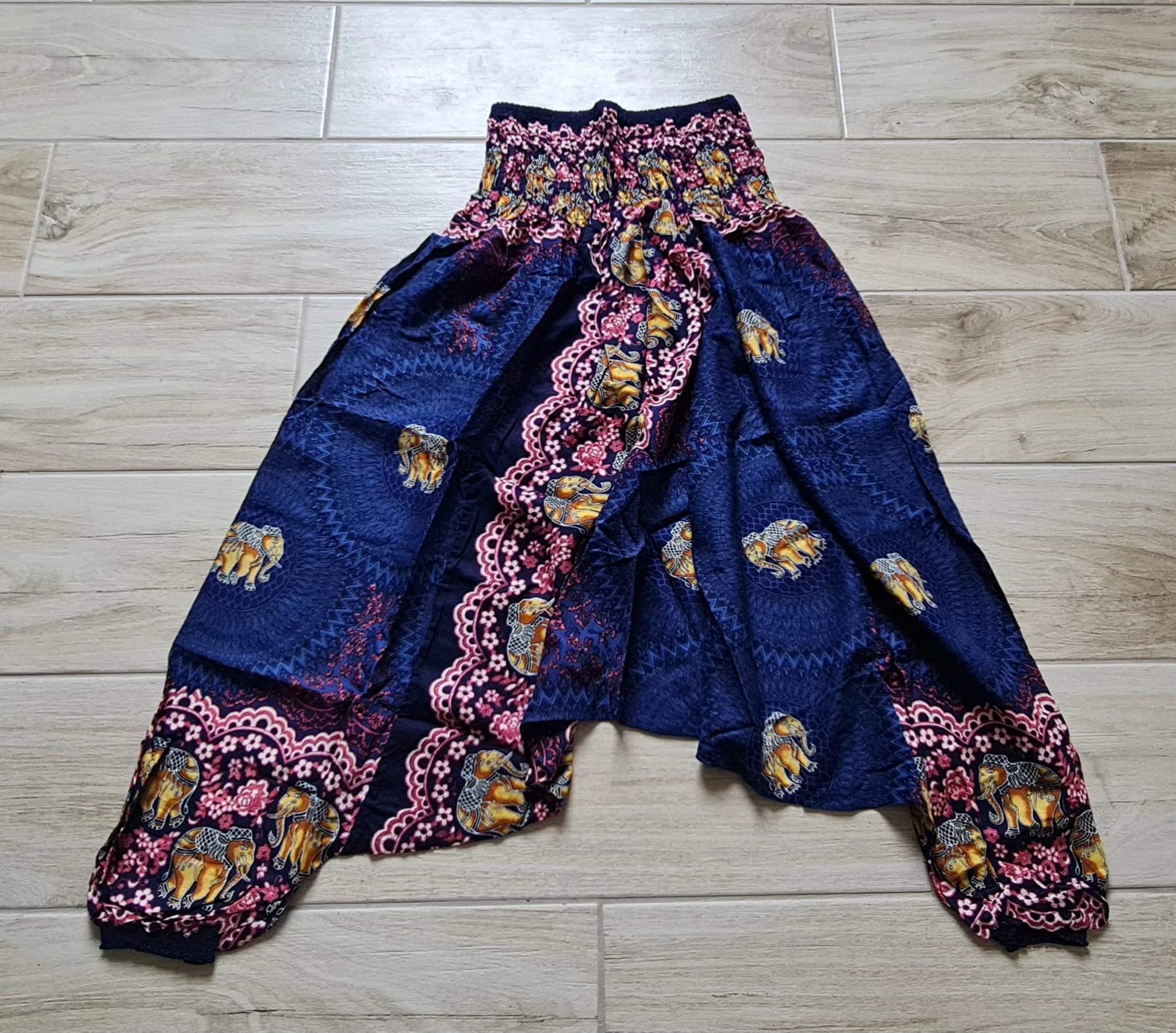 Indigókék-rózsaszín-sárga buggyos aladdin nadrág könnyű nyári anyagból, elefánt, virág és mandala mintákkal