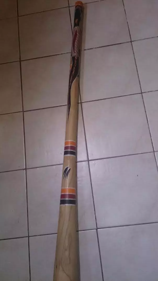 Didgeridoo teakfából  130 cm festett